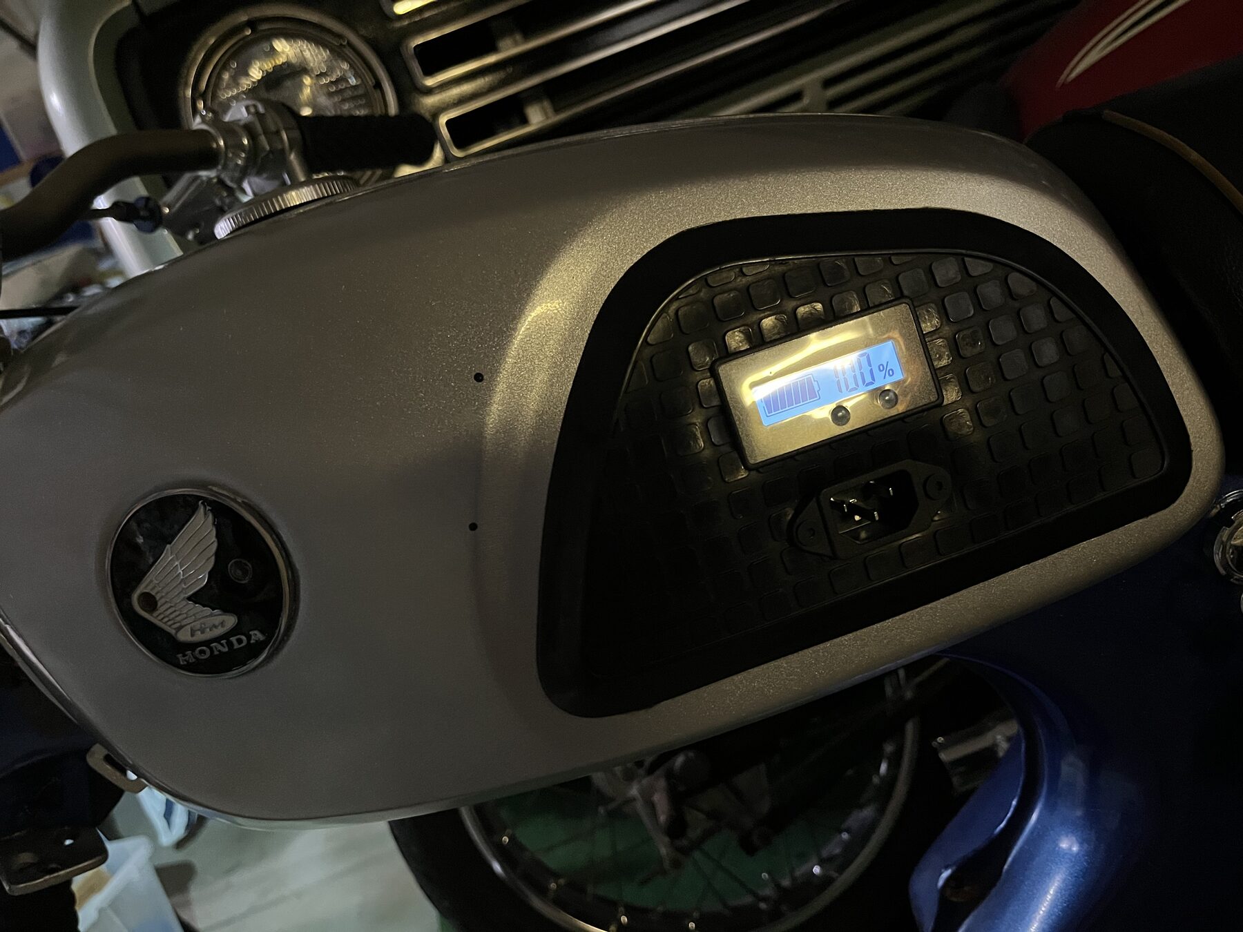 CL90 side panel and badge detail